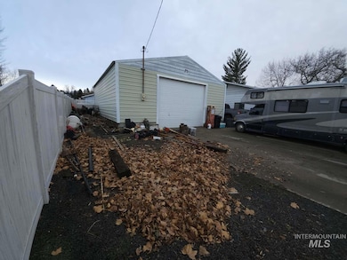 3327 4th St, Lewiston, ID 83501 - photo 2