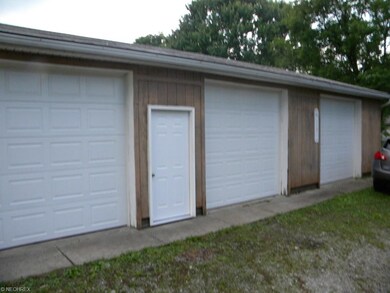 Oversized 3-bay workshop/barn for all of your hobb