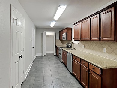 604 Casa Linda St, Ennis, TX 75119 - photo 6