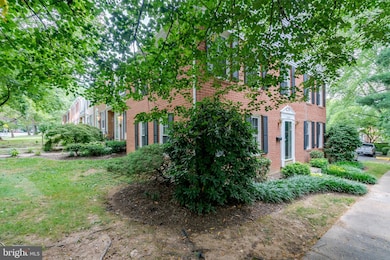 11858 Saint Trinians Ct, Reston, VA 20191 - photo 2