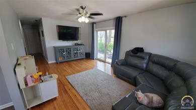 3025 SW Burnett Rd, Topeka, KS 66614 - photo 3