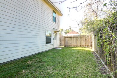 10915 Myrtle Oak St, Houston, TX 77016 - photo 4
