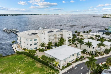 53 SE Seminole St unit A, Stuart, FL 34994 - photo 2