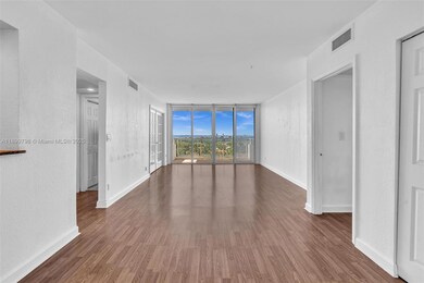 5600 Collins Ave unit 10J, Miami Beach, FL 33140 - photo 2