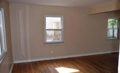 572 E Jeffrey Place, Columbus, OH 43214 - photo 4