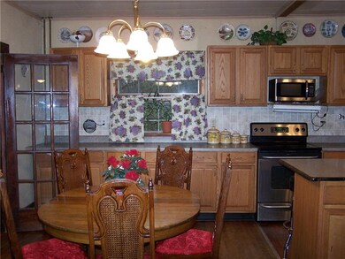 Eat-in-kitchen