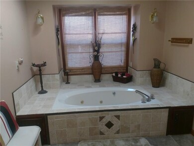 Massive & luxurious master bath