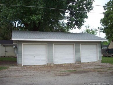 203 W Daggy St, Tuscola, IL 61953 - photo 2