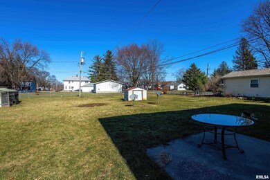 3302 W 18th St, Davenport, IA 52804 - photo 4