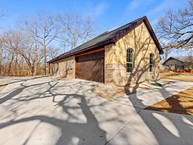 305 Jean Ct, Springtown, TX 76082 - photo 3