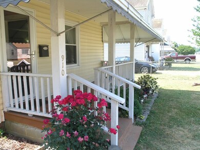 COVERED FRONT PORCH