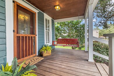 310 W Sidnor St, Alvin, TX 77511 - photo 2