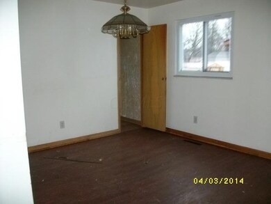 1611 Cunard St living room