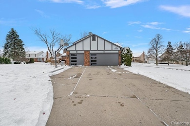 38275 Fleetwood Dr, Farmington Hills, MI 48331 - photo 4