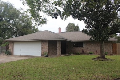 265 Wayne Dr, Clute, TX 77531 - photo 2