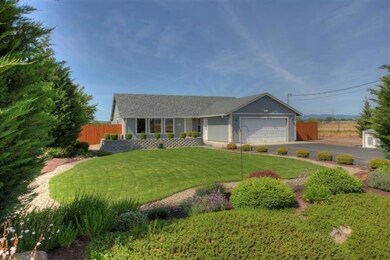 2915 Lake Shore Dr, Central Point, OR 97502 - photo 2