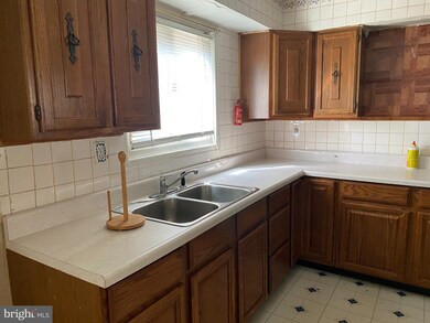 2112 Columbia Place, Hyattsville, MD 20785 - photo 5