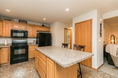 3034 Riviera St SW unit A, Cedar Rapids, IA 52404 - photo 2