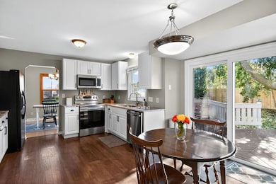 N106W16321 Old Farm Rd, Germantown, WI 53022 - photo 5