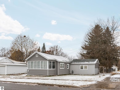 405 Powers St, Cadillac, MI 49601 - photo 5