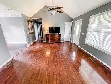 424 Indian Springs Cir, Manchester, TN 37355 - photo 4