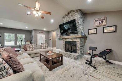 733 Waters Edge Dr, Corsicana, TX 75109 - photo 5