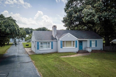 9902 Fairmount Rd-02