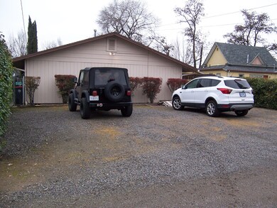 230 Cherry St, Central Point, OR 97502 - photo 5