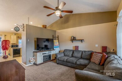 646 Aberdeen Dr, Nampa, ID 83686 - photo 4