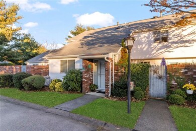 932 Williamsburg Cir, Warwick, RI 02886 - photo 2