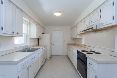 2585 Royal Oak Dr-15