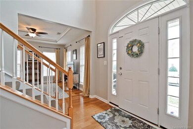 2 story Foyer with gorgeous 5