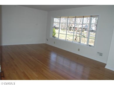 Living Room - Living Room with large bow picture w