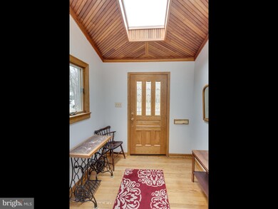 10902 Maple St, Fairfax, VA 22030 - photo 3