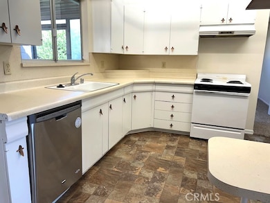 681 Shasta Way, Hemet, CA 92543 - photo 4