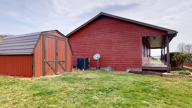 1045 W Chilhowie St, Marion, VA 24354 - photo 7