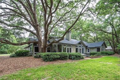 17 Dahlgren Ln. Grand oak tree canopy.