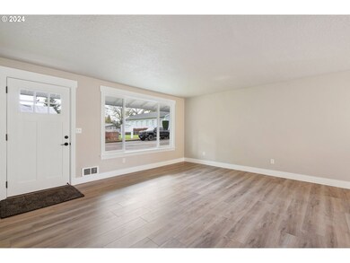 Living Room/Entrance