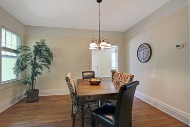 Dining room 2.jpg