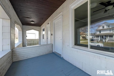 2211 Farnam St, Davenport, IA 52803 - photo 2