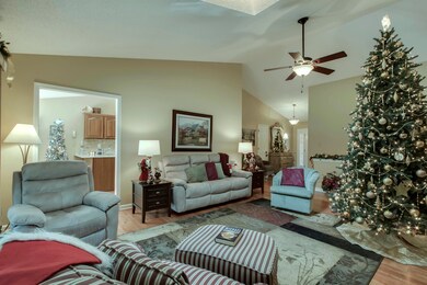 06_152 Oostanali Way_Living03
