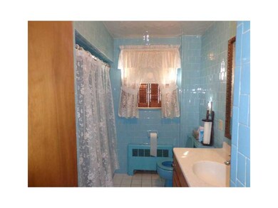 134 Ausdale Rd, Cranston, RI 02910 - photo 7