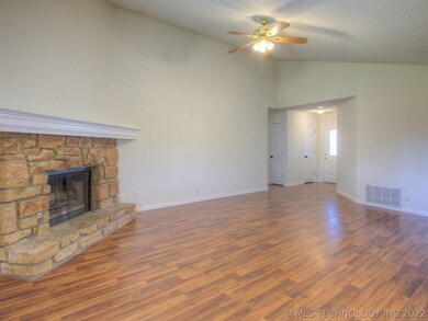 1398 E 140th Place, Glenpool, OK 74033 - photo 4