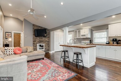 229 Lake Rd, Pasadena, MD 21122 - photo 5