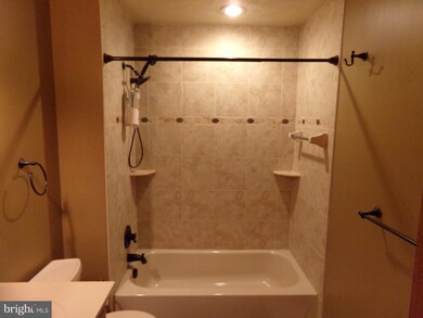 18096 Tompkins Ct, Dumfries, VA 22026 - photo 3