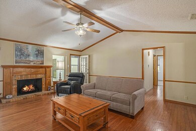 1104 Hemphill Ct, Cleburne, TX 76033 - photo 3