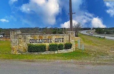 913 Guadalupe River Dr, Granbury, TX 76048 - photo 4