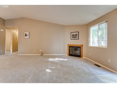 1315 Arcadia Dr, Eugene, OR 97401 - photo 4