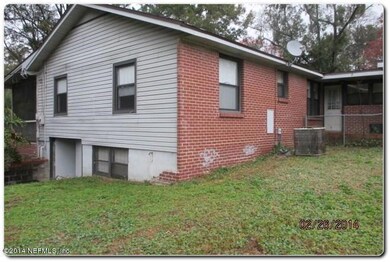 8438 Newton Rd, Jacksonville, FL 32216 - photo 5