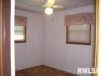 1417 N Logan St, Lincoln, IL 62656 - photo 7